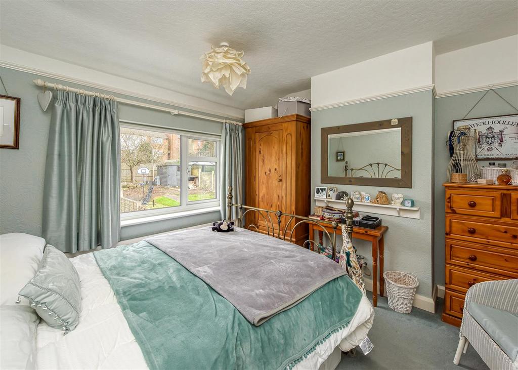 58 Lytton Avenue-Bedroom 1.jpg