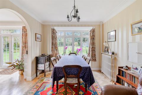 15 Wallace Fields, Epsom, KT17 3AX