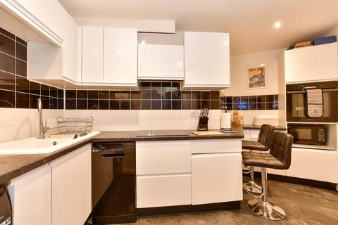 1 bedroom flat for sale, Eastern Avenue, Gants Hill, Ilford, Essex