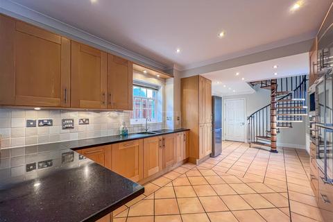 4 bedroom detached house for sale, Wood Avenue, Hockley SS5