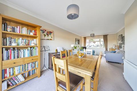 137 Broadacres, Guildford, GU3 3BS