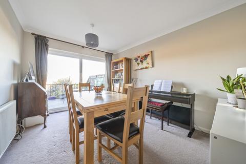 137 Broadacres, Guildford, GU3 3BS