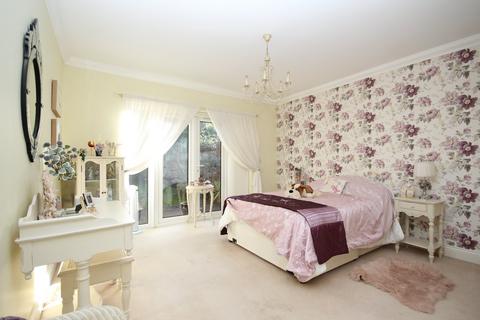 Flat 6, Branksome Mews, 5 Nelson Road, Bournemouth, BH4 9JB
