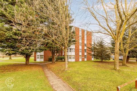16 Riverside Close, London, W7 1BY