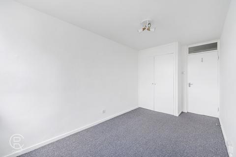16 Riverside Close, London, W7 1BY
