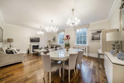 3 bedroom flat to rent, Grosvenor Square, London W1K