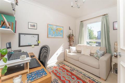 2 bedroom flat for sale, Abbey Road, Enfield