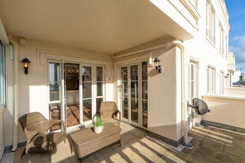 3 bedroom flat for sale, Batisse de la Mielle, Clos De La Mielle, La Route De La Haule, St. Brelade, Jersey. JE3 8FE