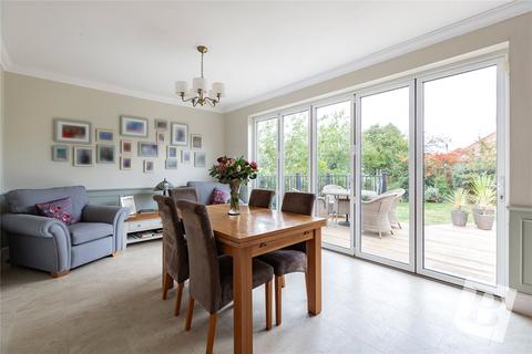 8 Spenser Crescent, Upminster, RM14 1AN