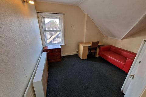 5 bedroom flat to rent, Stewart Road, Bournemouth