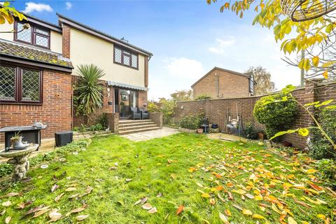 3 bedroom detached house for sale, Craigwell Close, Surrey TW18