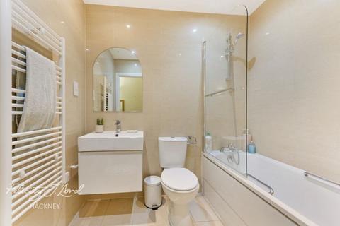 3 Hacon Square, London, E8 3QR