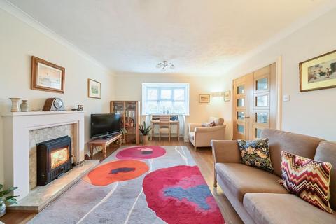 2 Arnold Way, Thame, OX9 2QA