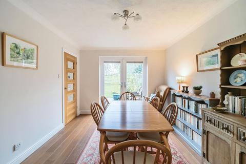 2 Arnold Way, Thame, OX9 2QA