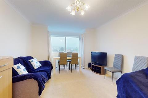 2 bedroom flat to rent, High Street, Swanage