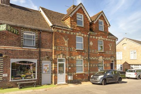 3 bedroom semi-detached house to rent, Street Lane, Haywards Heath RH17