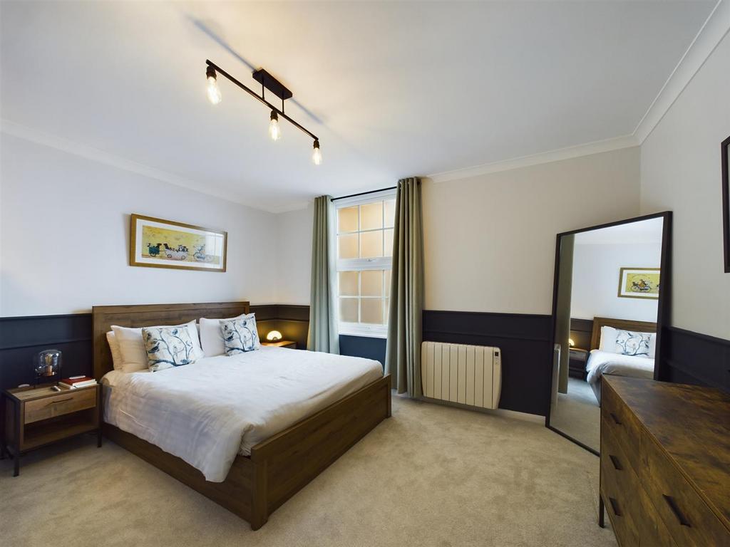 CAM03358 G0-PR0053-STILL020.jpg