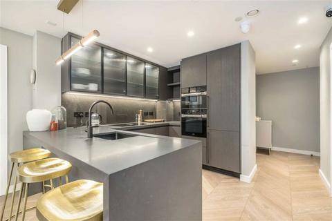 3 bedroom flat for sale, Cleveland Street, London W1T