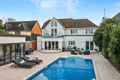 5 bedroom detached house for sale, Hall Road, Rochford SS4
