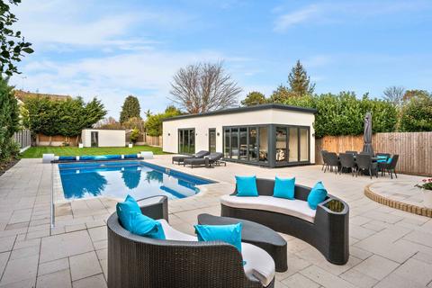 5 bedroom detached house for sale, Hall Road, Rochford SS4