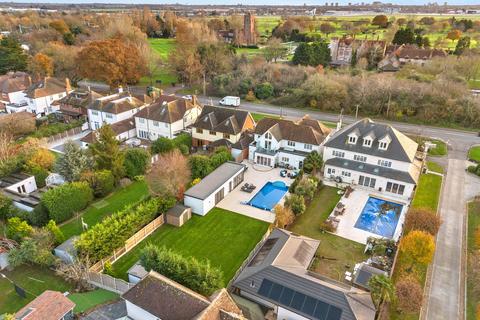 5 bedroom detached house for sale, Hall Road, Rochford SS4
