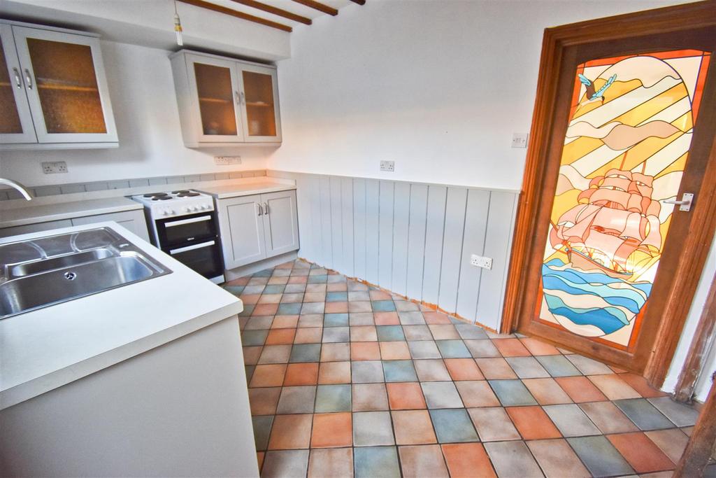 Kitchen 1.jpg