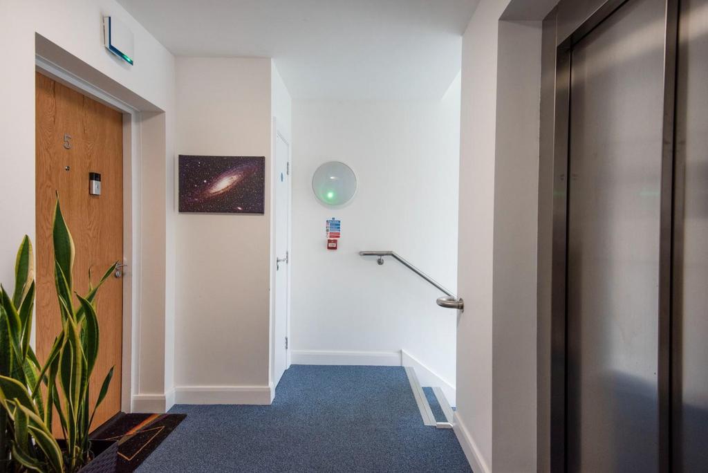 Flat5,1 Ann Lane.27.jpg