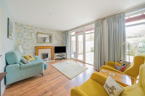 13 Princess Mary Close, Guildford, GU2 9UZ