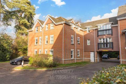 2 bedroom ground floor flat for sale, Worth Park Avenue, Crawley RH10