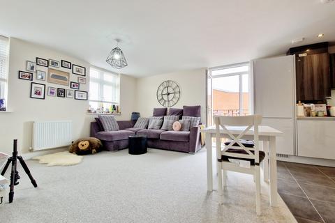 2 bedroom flat for sale, Gorcott Lane, Dickens Heath, Shirley, Solihull, B90