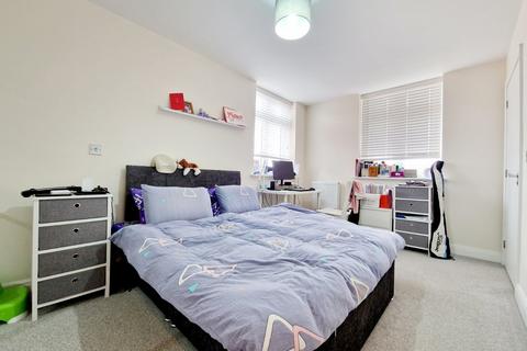 2 bedroom flat for sale, Gorcott Lane, Dickens Heath, Shirley, Solihull, B90