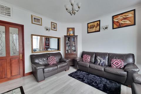 3 bedroom end of terrace house for sale, Highbury Gardens, Ilford