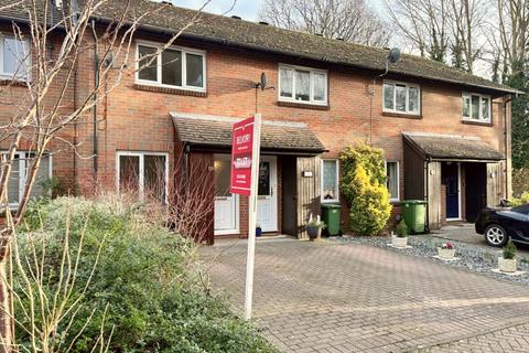 2 bedroom terraced house to rent, Adams Way, Alton