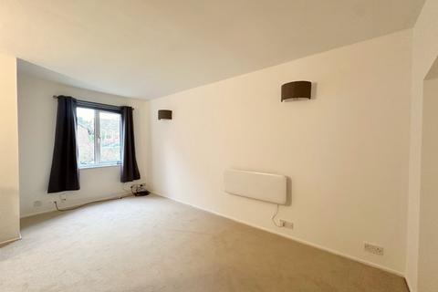 2 bedroom terraced house to rent, Adams Way, Alton