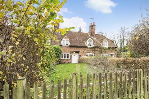 2 bedroom cottage for sale, The Green, Bisham