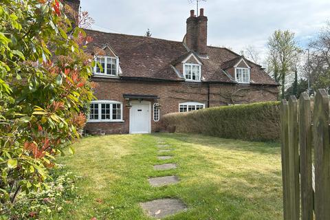 2 bedroom cottage for sale, The Green, Bisham