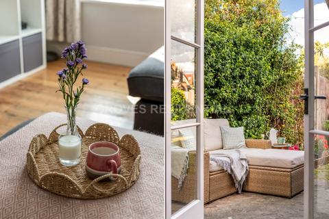 4 bedroom semi-detached house for sale, Mount Road, New Malden
