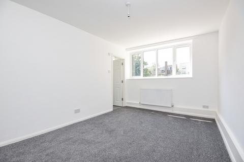 2 bedroom flat to rent, Knighton Park Road London SE26