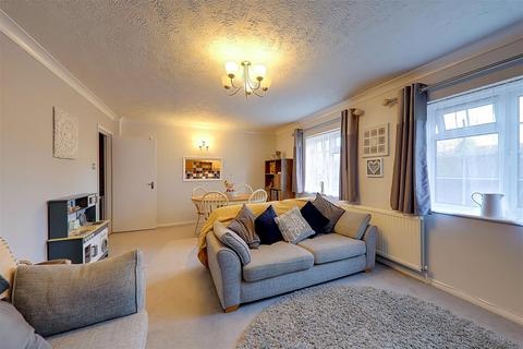 2 bedroom flat for sale, Bulkington Avenue, Worthing