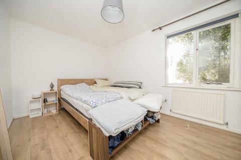 2 bedroom flat to rent, Waterman Way, London E1W