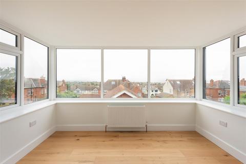 2 bedroom apartment for sale, Gloucester Road, Tankerton, Whitstable