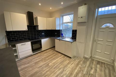 3 bedroom terraced house to rent, Keswick Street, Bradford