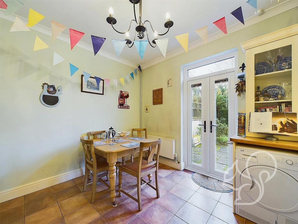 Kitchen/Dining Space