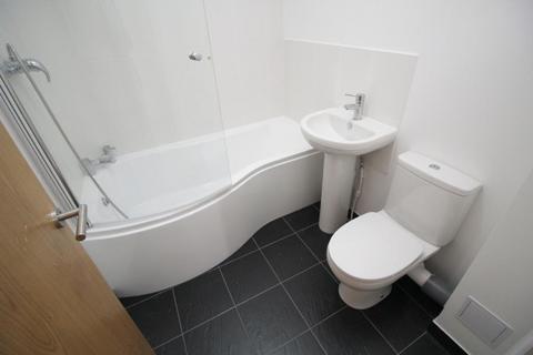 1 bedroom flat to rent, London Road, Lowfield Heath RH10