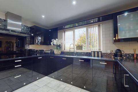 5 bedroom detached house for sale, Overland Crescent, Apperley Bridge, BD10