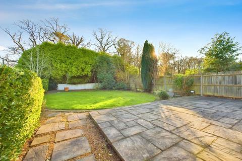 1 Cottingham Avenue, Horsham, RH12 5HU