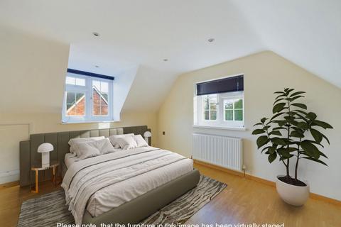 1 Cottingham Avenue, Horsham, RH12 5HU