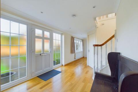 1 Cottingham Avenue, Horsham, RH12 5HU