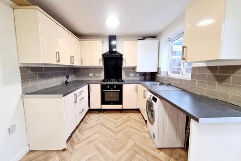 3 bedroom terraced house to rent, Harvard Road, Manchester, Greater Manchester, M18