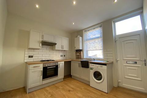 3 bedroom terraced house to rent, Florist Street, Riddlesden